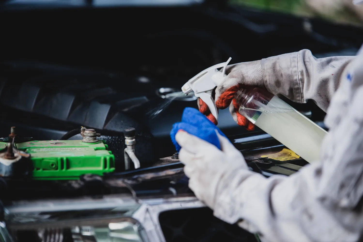 RS Servis motor bölmesi ve jant temizliği uygulaması